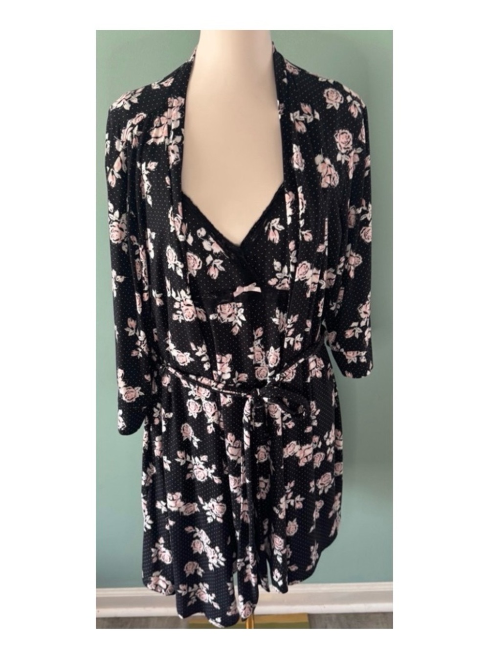 Marilyn Monroe Black Satin-Look Floral Robe & Chemise Set with Pink Roses